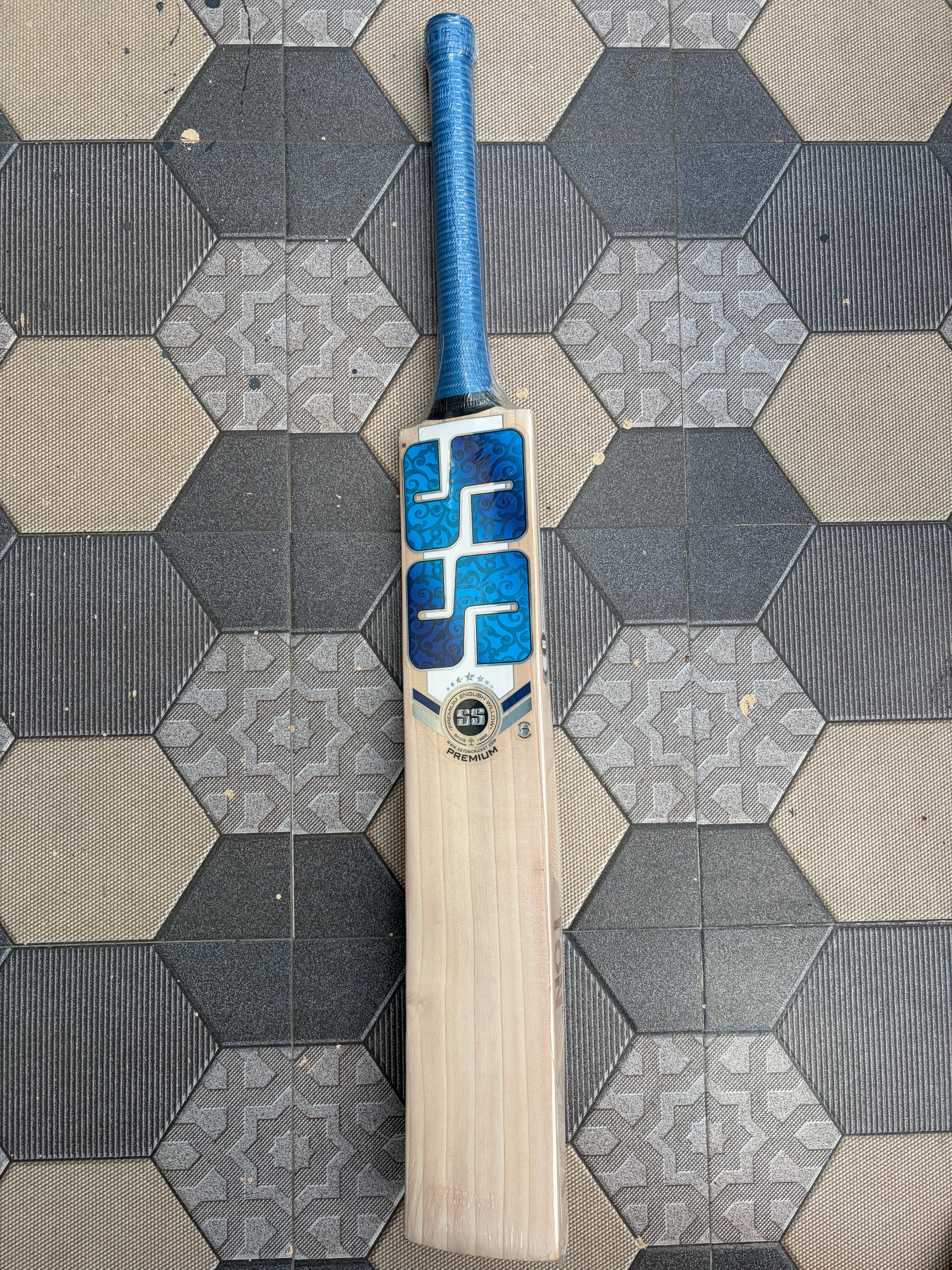 SS Premium English Willow Bat 1