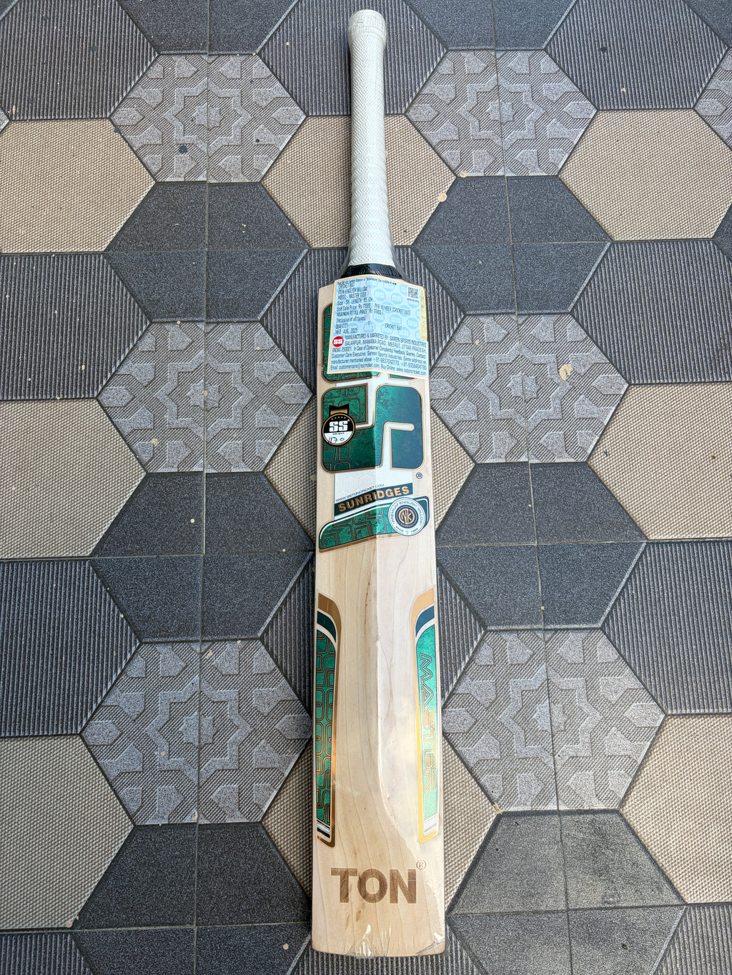 SS Master 1000 English Willow Bat 1