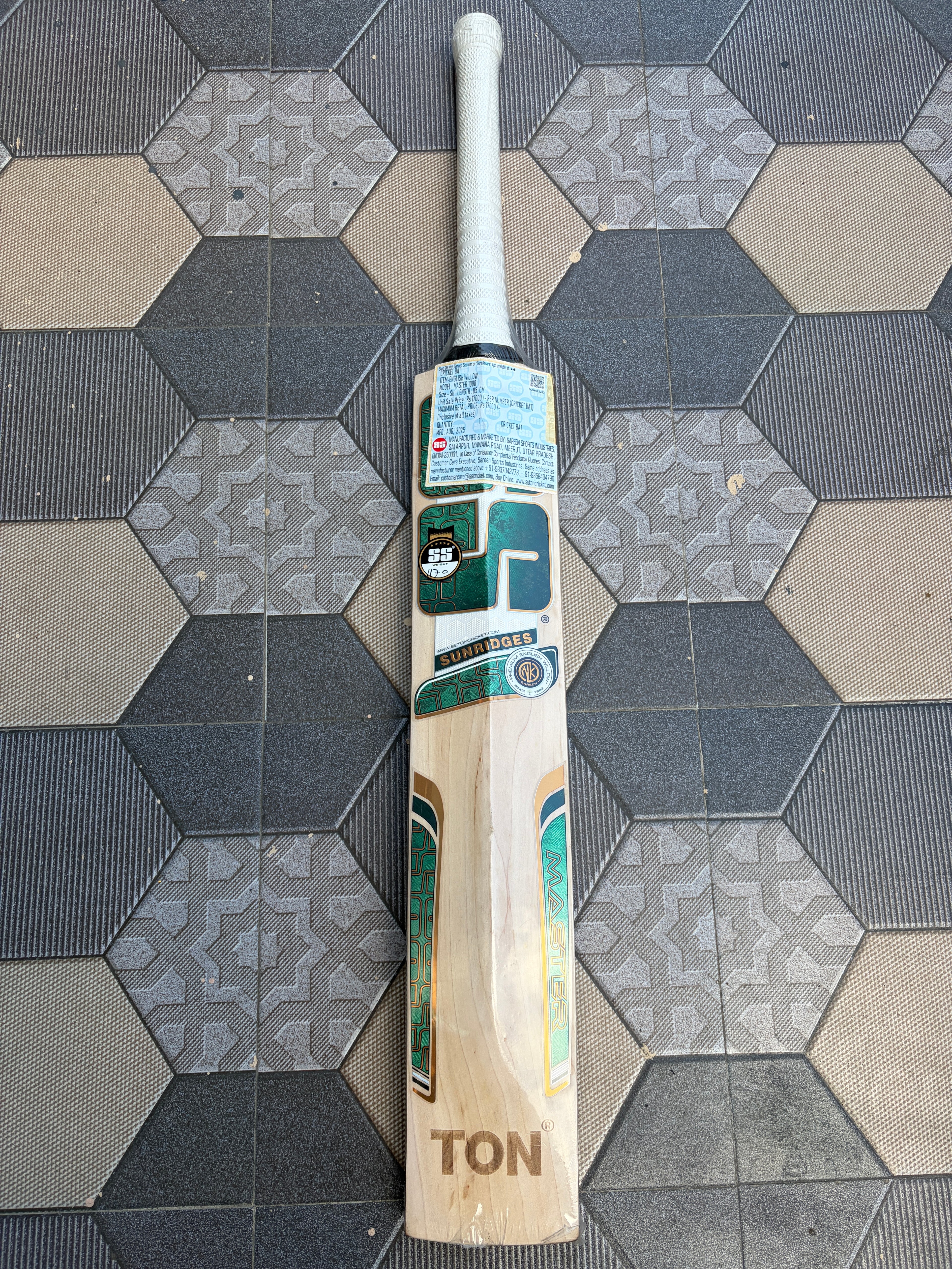 SS Master 1000 English Willow Bat 1