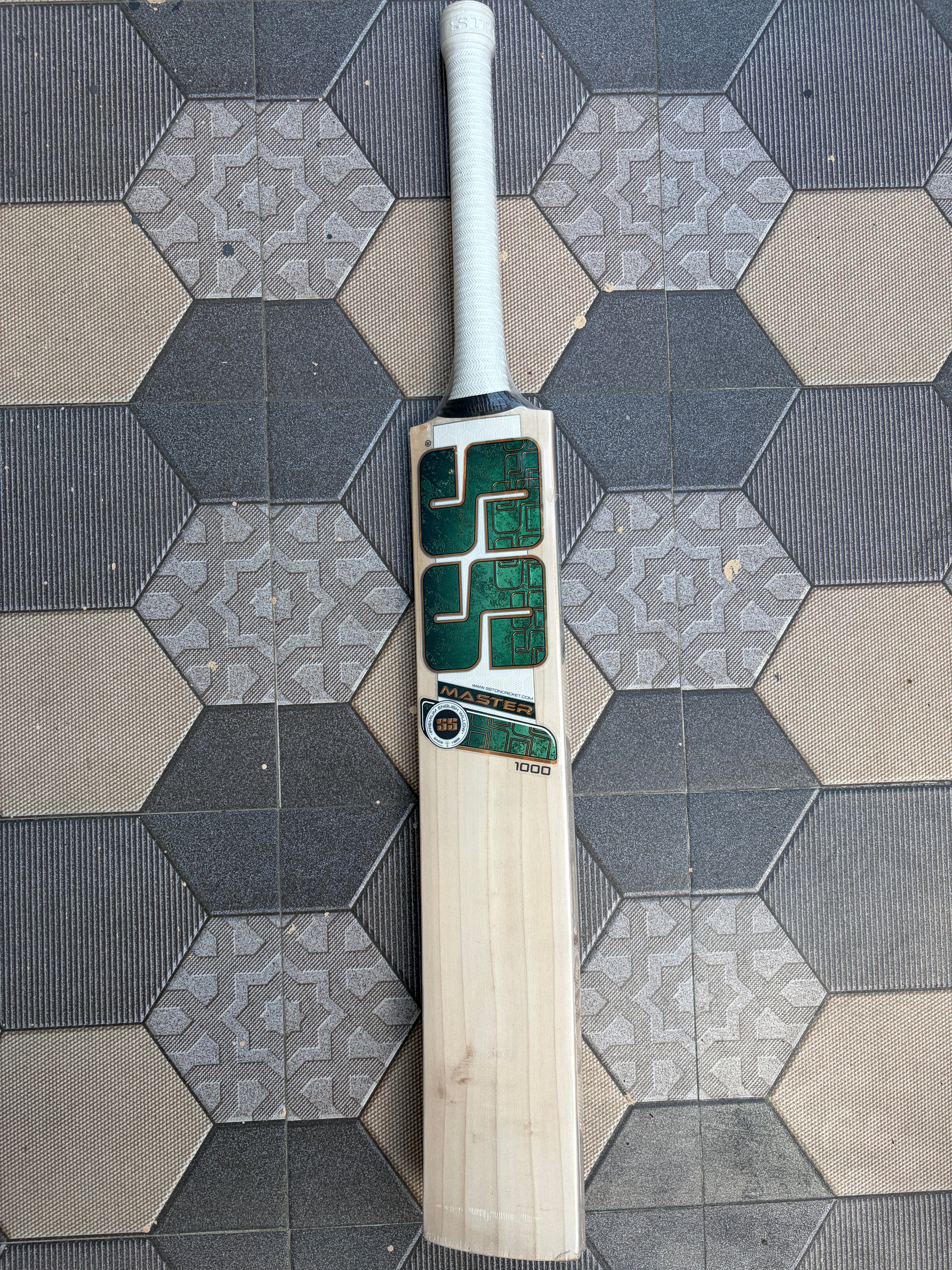 SS Master 1000 English Willow Bat 2