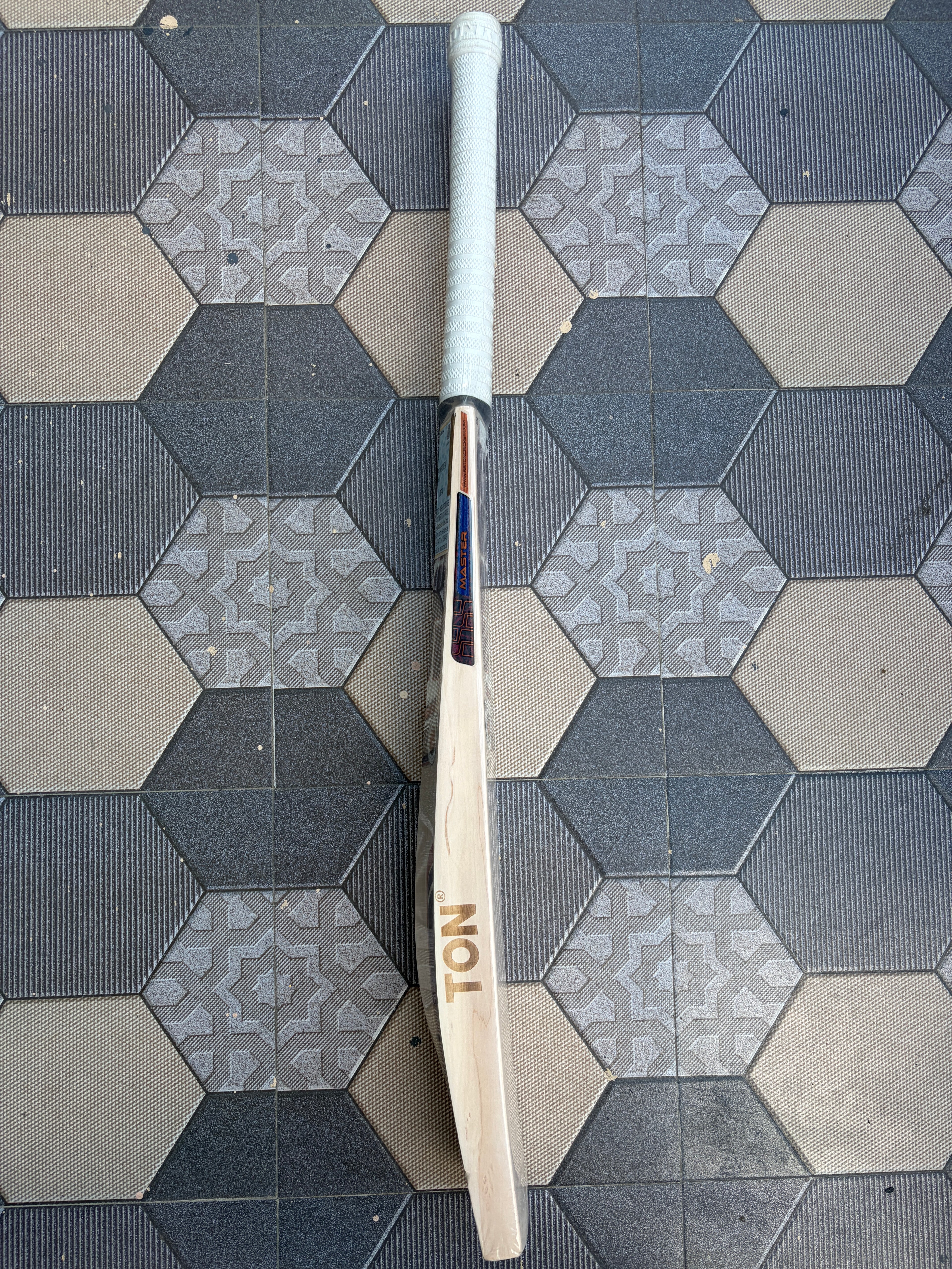 SS Master 5000 English Willow Bat 1