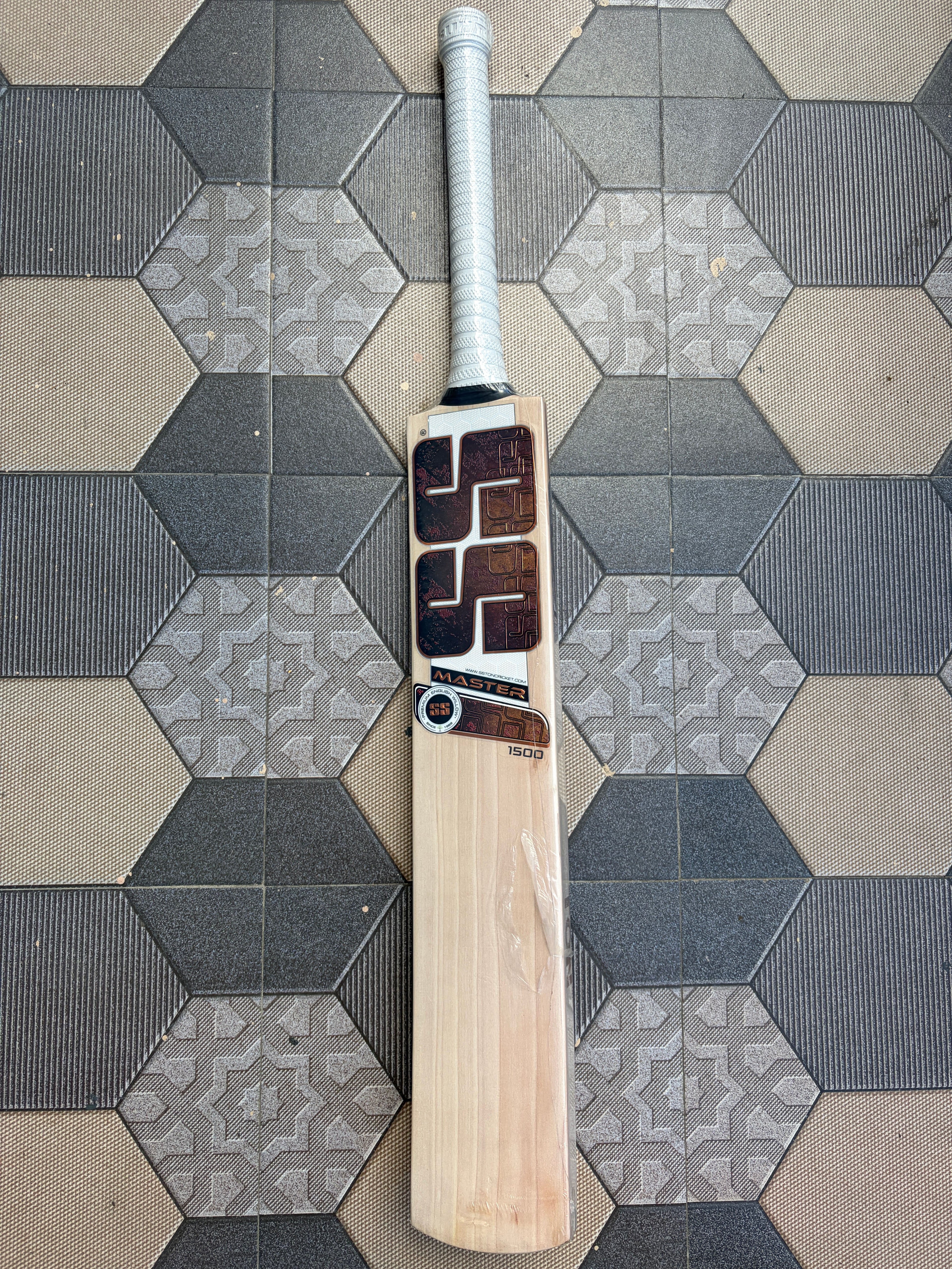 SS Master 1500 English Willow Bat 2