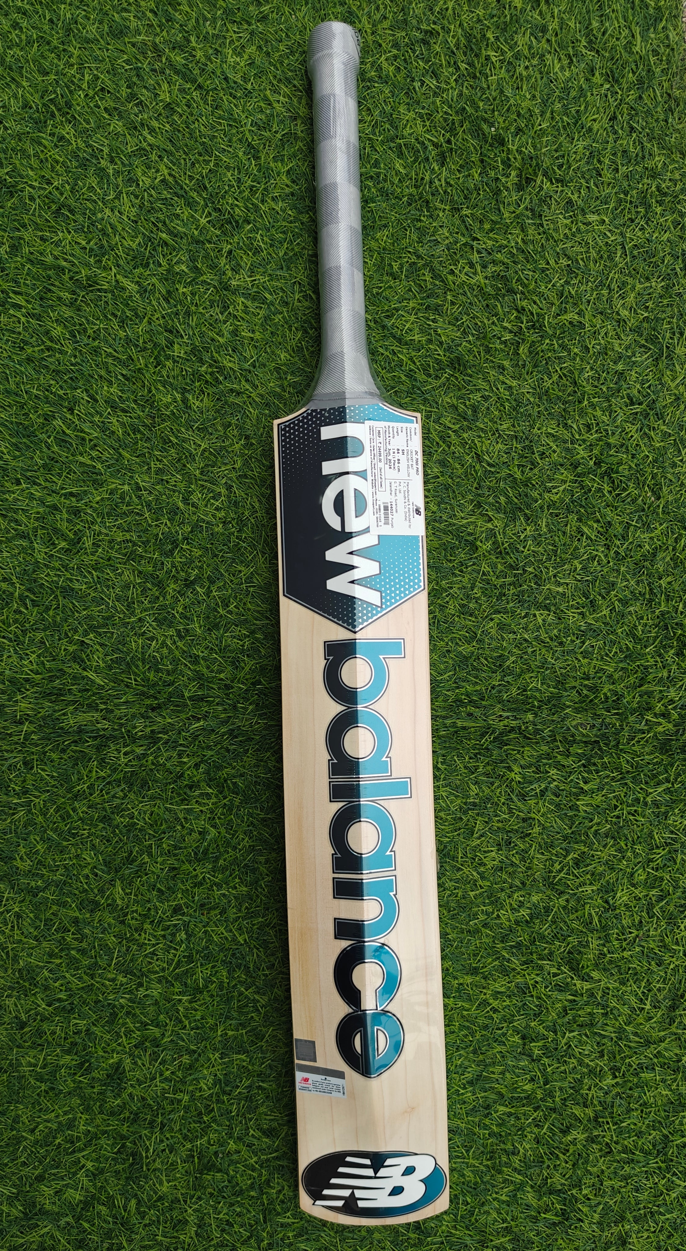 NB DC 700i PRO English Willow Cricket Bat-SH