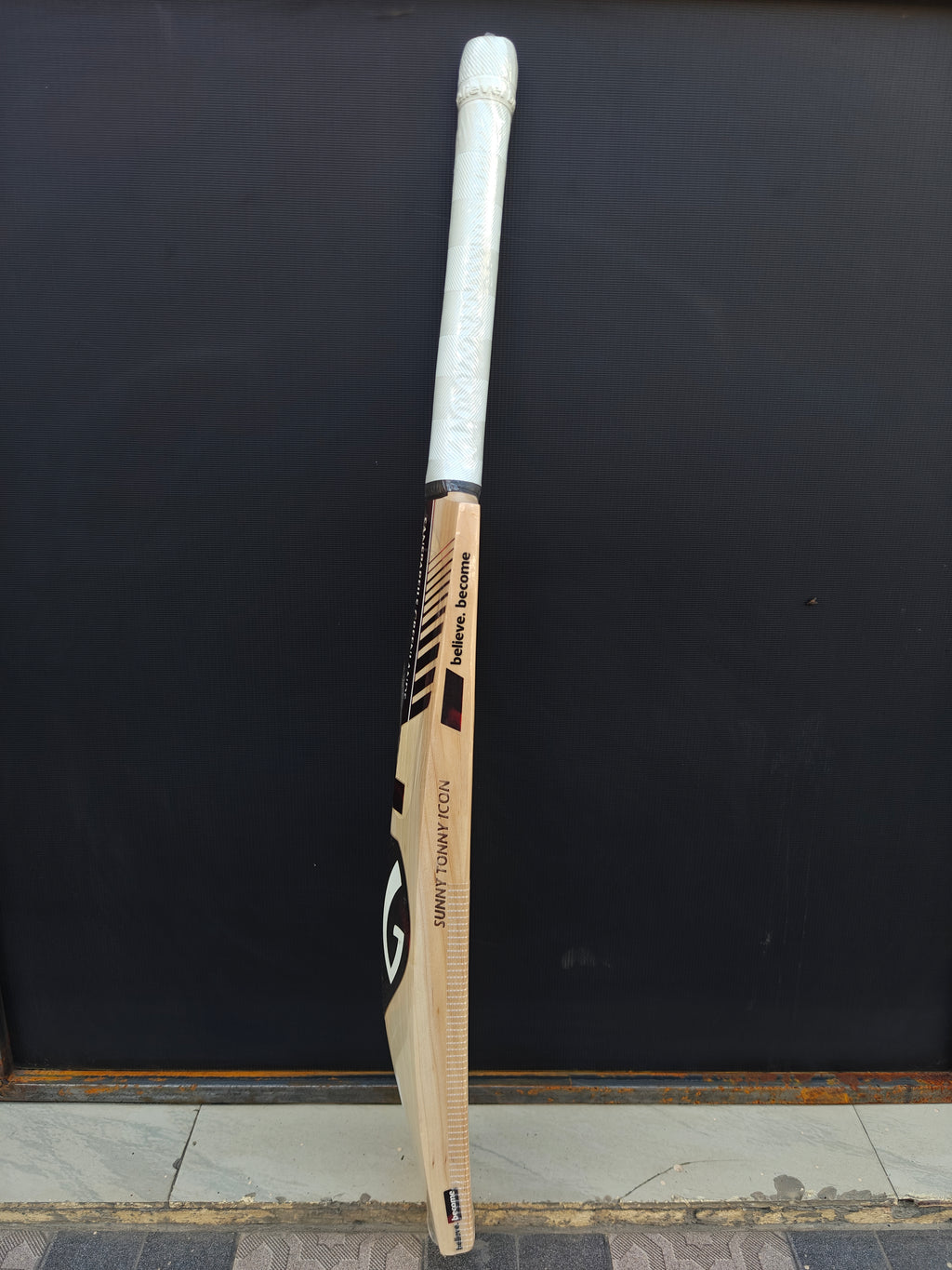 Sg Sunny Tonny Icon English Willow Cricket Bat-SH