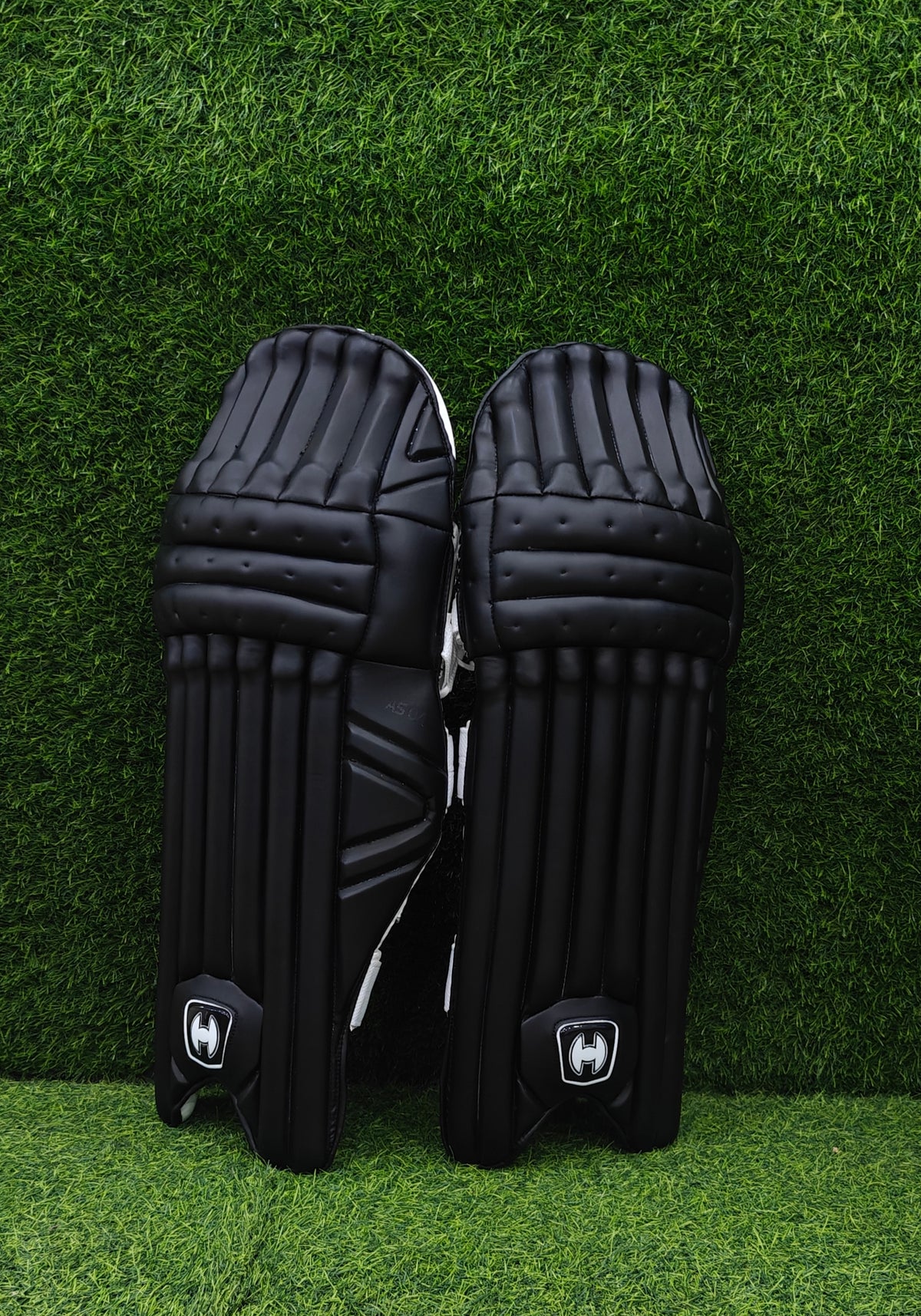 Hound Legacy Batting Legguard