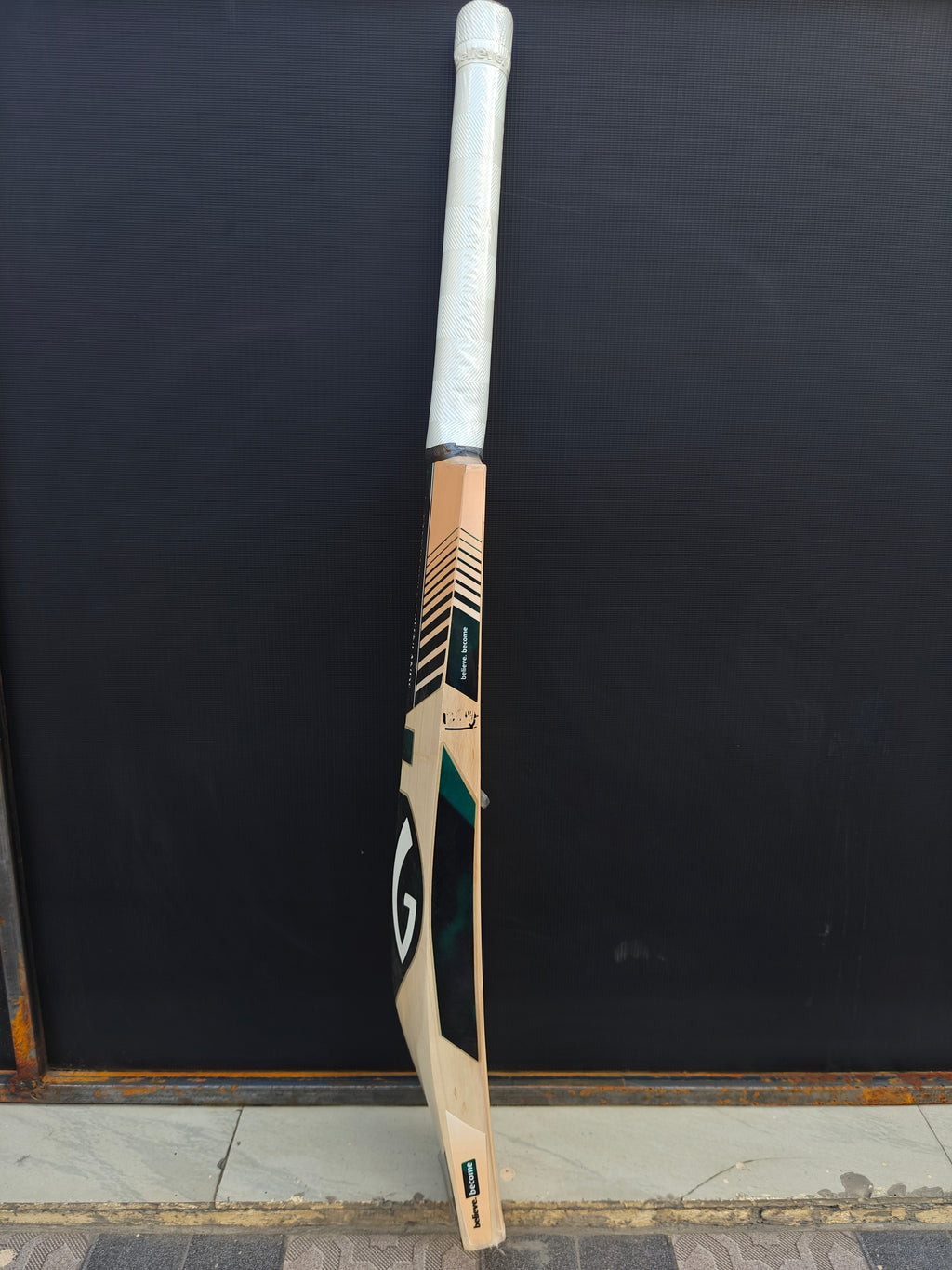Sg Skipper Icon English Willow Cricket Bat-SH